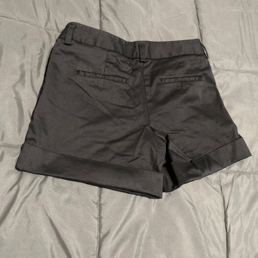 Express Shorts - Picture 2 of 6